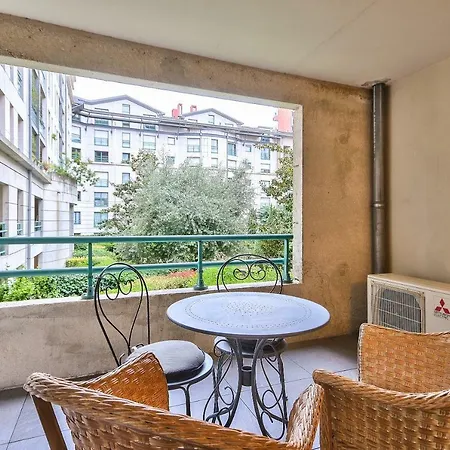 Beautiful Flat With Terrace And Parking-